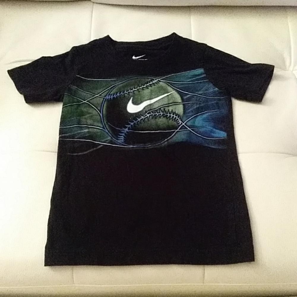 Nike boys tee